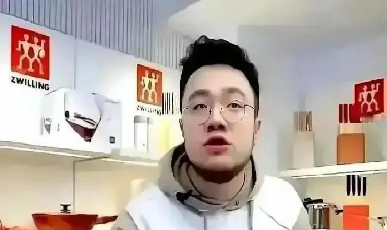 65岁英达喊话巴图回家网友炸锅：7岁被扔，现在一句我老了就想翻篇？当