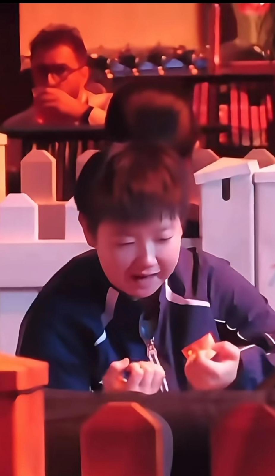 赛场外的孙颖莎，也太有反差萌了吧！谁懂啊！刷到莎莎赛场外的这段视频，心都要