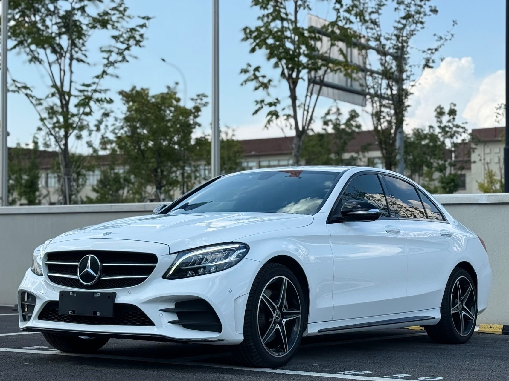 奔驰C260短轴版样子内饰不丑的，二手十几万还买什么A级车