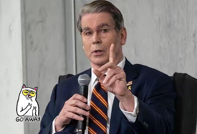 美国财长激动坏了：“中国再也无法卡我们脖子了”。日前，美国财长贝森特走访了美国南