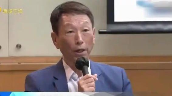 台湾前参谋总长李喜明一席话，让岛内炸锅！他直言解放军并非不敢打，而是时机未到，李