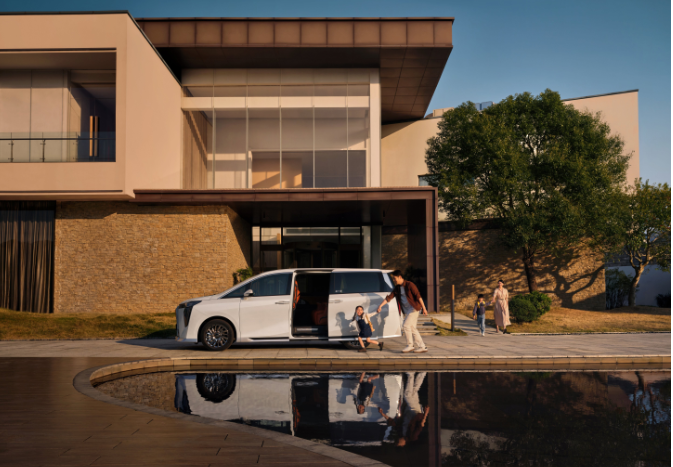 2026传祺M8HEV颜值爆表，线条流畅大气，全家出游倍儿有面子。值得推荐的