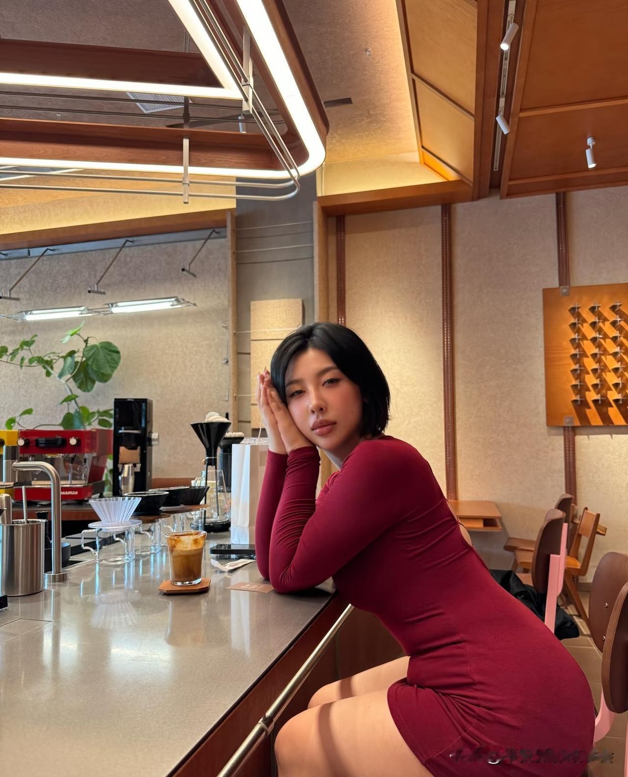 雌兔眼迷离美女眼大眼睛萌兔兔子迷离公兔比利时黑兔忧郁鼠兔忧郁兔子