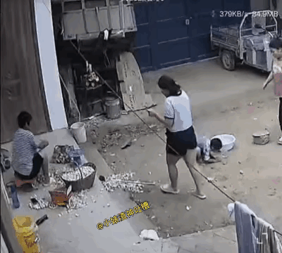 小姐姐，农村不适合你，还是回城市吧。