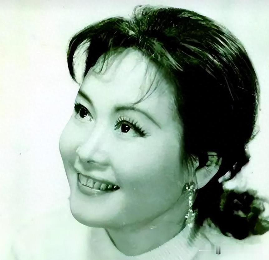 李谷一再婚嫁肖劲光儿子，岳父做客时，肖：您一来我就有保护伞了麻烦各位读者点一