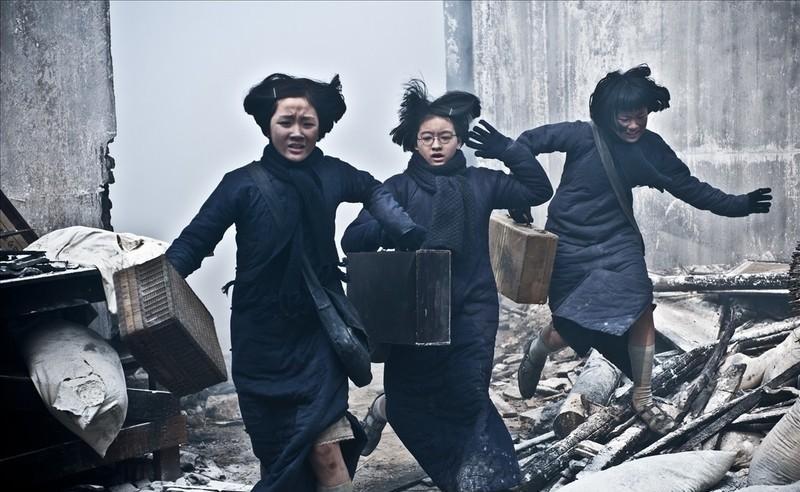 张艺谋选周冬雨。没看她的身材曲线。只盯着那股子“清汤寡水”的劲儿。2010