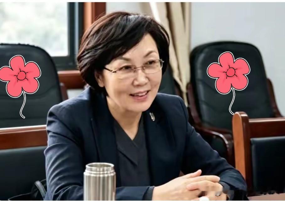 曾公开信访手机号！退休4年女厅官被审查67岁的她，已经退休4年多，这次被揪出