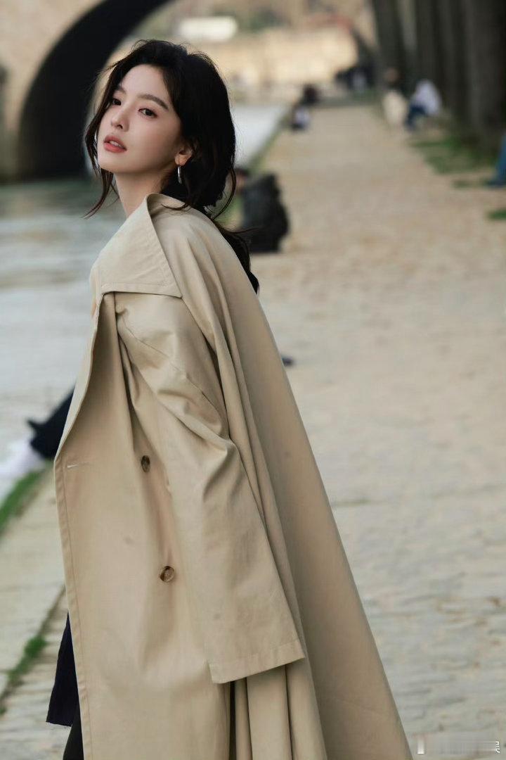 章若楠慢慢游荡章若楠化妆沈千盏章若楠化妆沈千盏，自己化的妆好看，