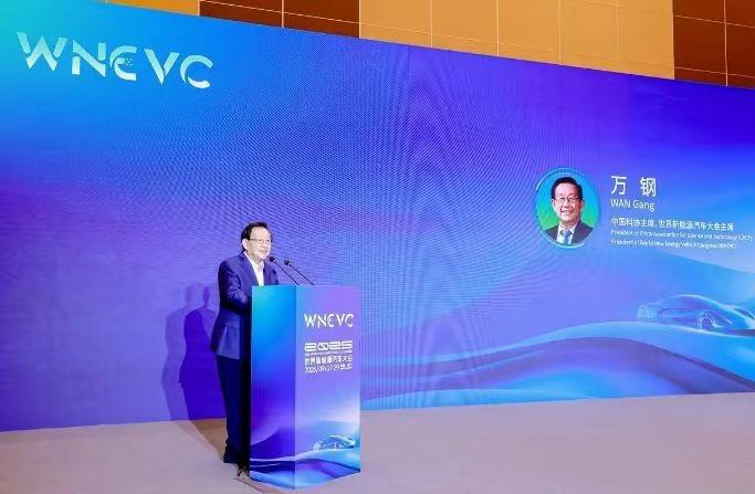 世界新能源大会万钢预测:到2030年，BEV（纯电动车）、插混(PHEV+R