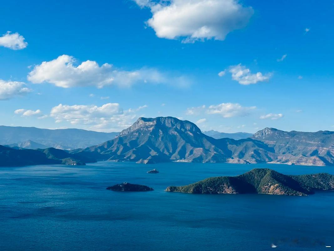 消息一览：1. 商汤科技、大晓机器人与中科曙光达成战略合作2. 达华智能：公司已