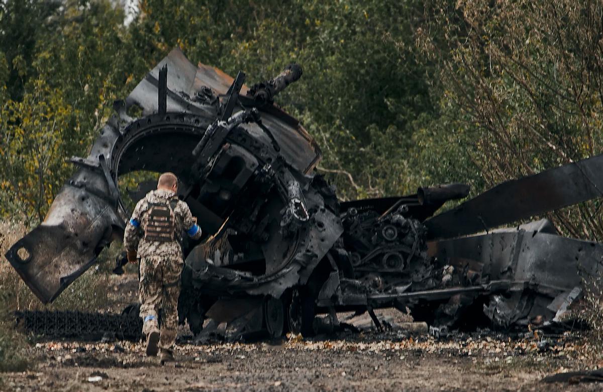 乌军法械旅举起白旗，豹-2坦克营神秘消失，俄军大捷在望或全歼乌军三个精锐旅。瑟尔