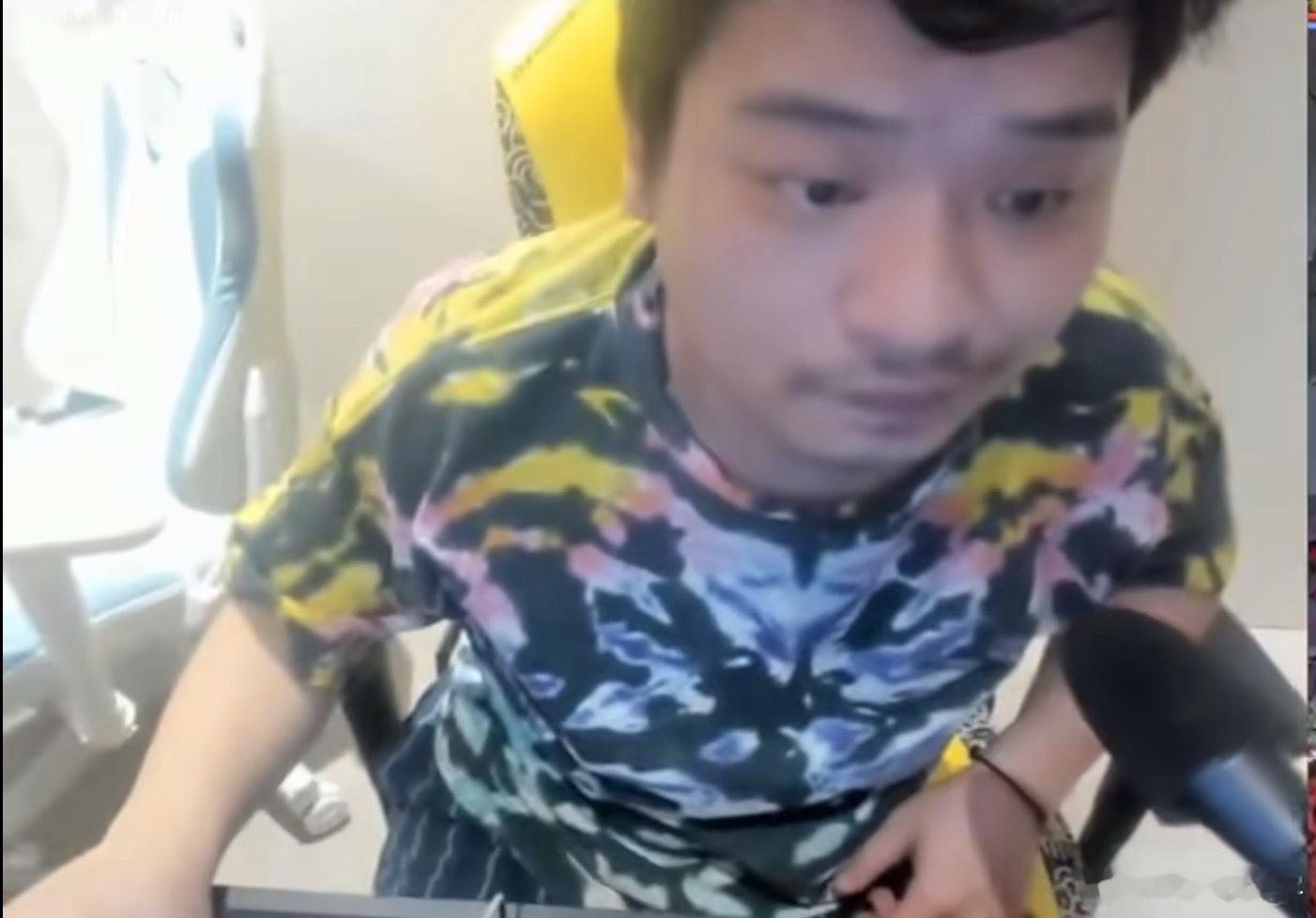 前两天森哥队和Dy队训练，Dy和卡神复盘说自己被反了好多眼，最后实在没办法只能解