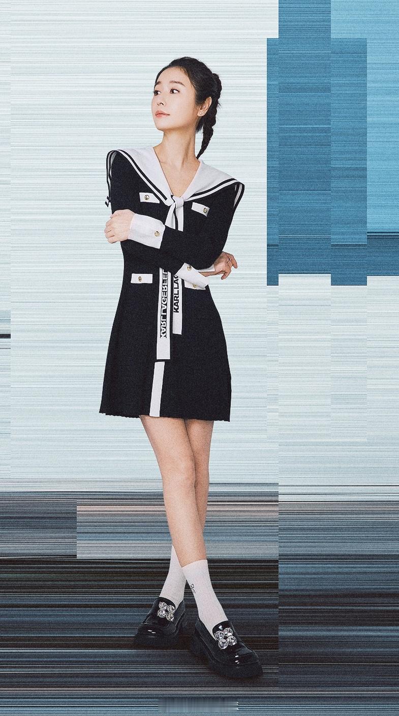 林心如林心如海军领穿搭里的温柔松弛感黑白海军领针织衫，像把复古甜美元素穿在了