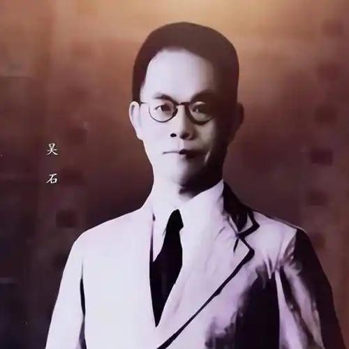 这不是剧照，而是吴石将军牺牲前，敌人给他拍下的最后一幕镜头，此时的他表情凝重，虽