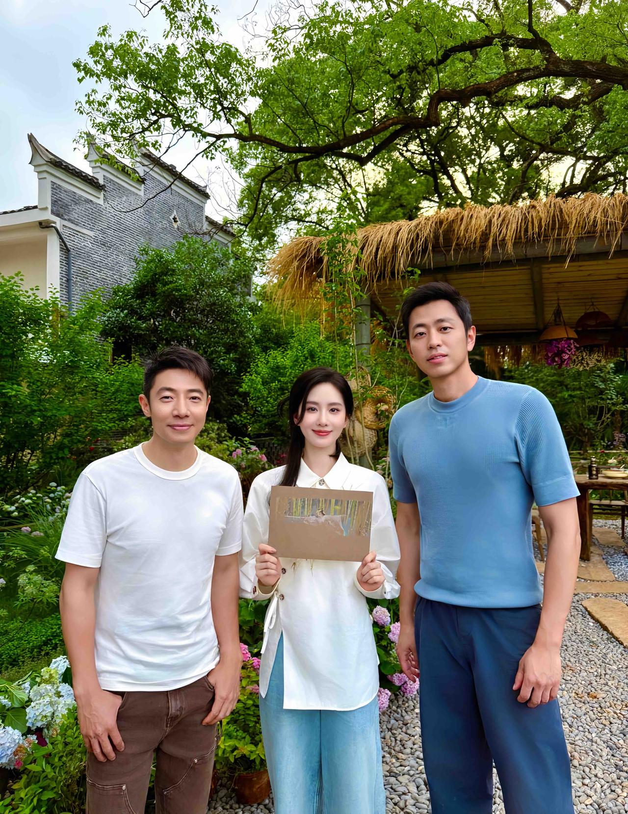 刘诗诗江西录制节目，新中式造型，优雅大方有气质，太美啦。刘诗诗、撒贝宁、“水