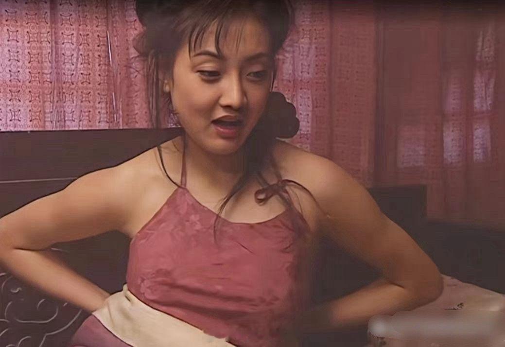 看到牛莉和她老公年轻时候的照片，原来那时候就漂亮得不得了​​​