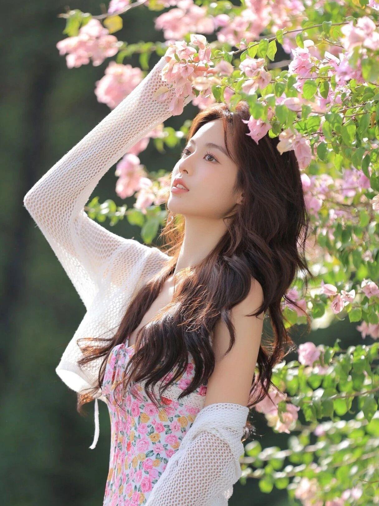 少女摄影|NO.0078期甜美少女户外写真甜美的神情是最动人的风景女生如何