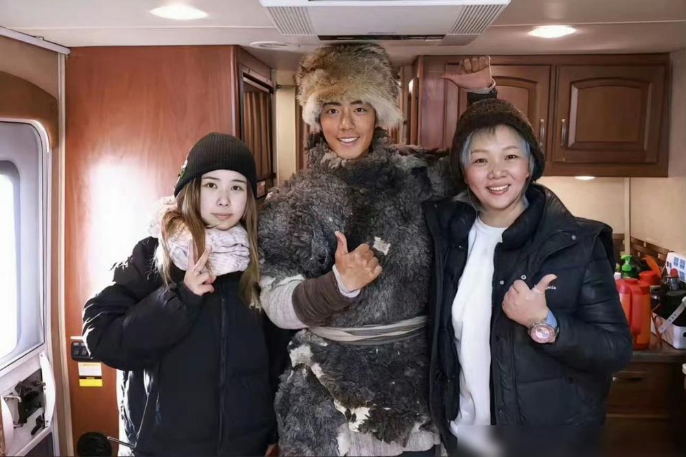 肖战的身高，可能才是内娱最大的骗局。他自己咬死183.6cm，甚至自嘲自取其