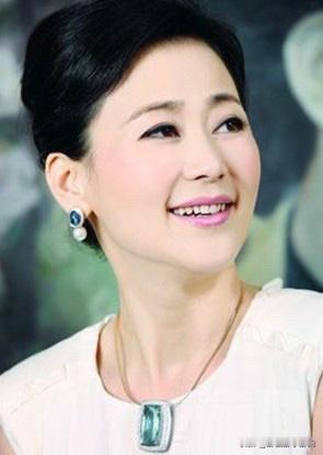 洪晃音频中的大忽悠薛公子有两任老婆。今天说说薛忽悠的第二任老婆。这个薛忽悠在