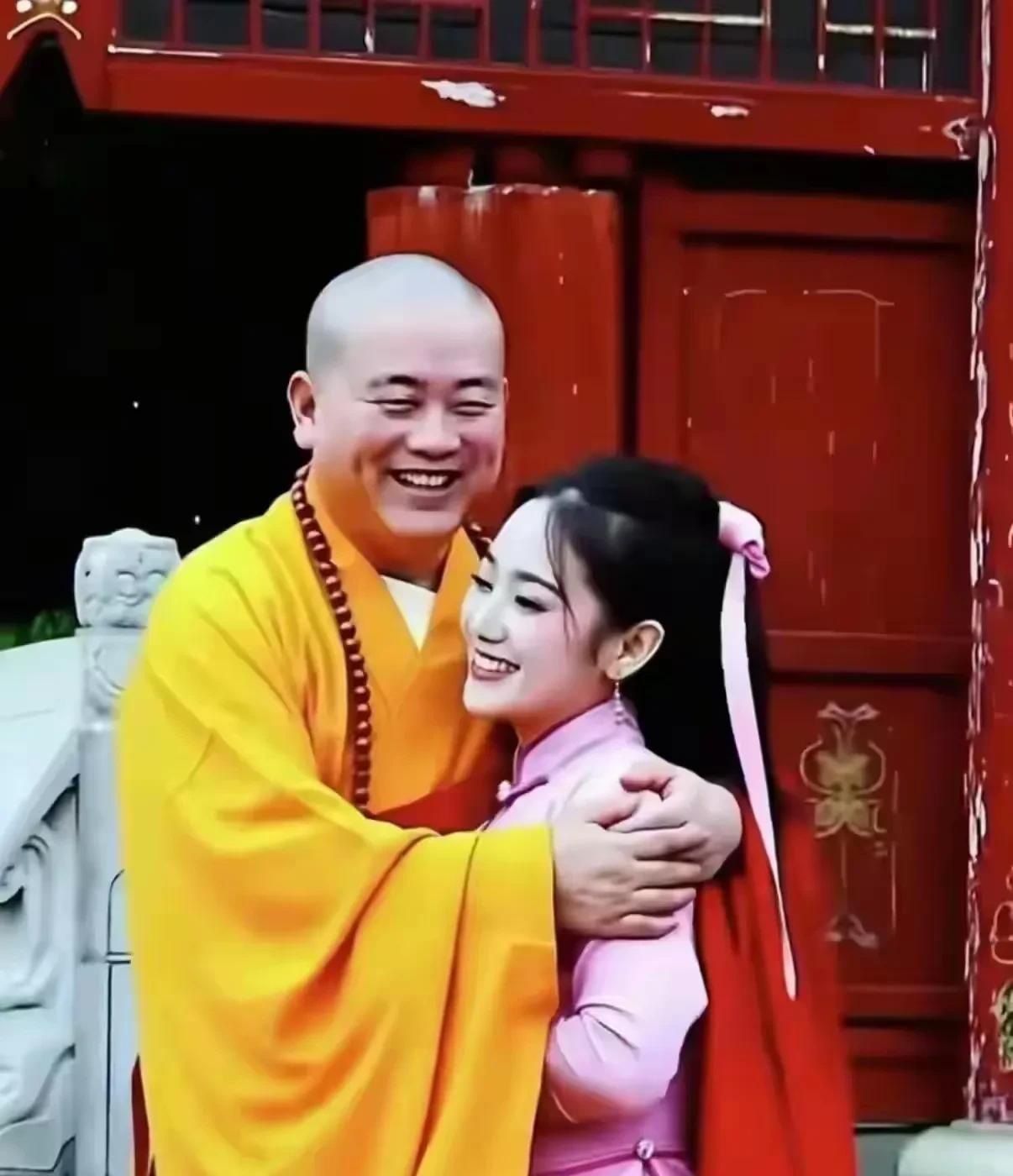 不能不佩服这届网友的强大，还没等官宣，少林寺主持因带走调查，网友们已把他的各种爆