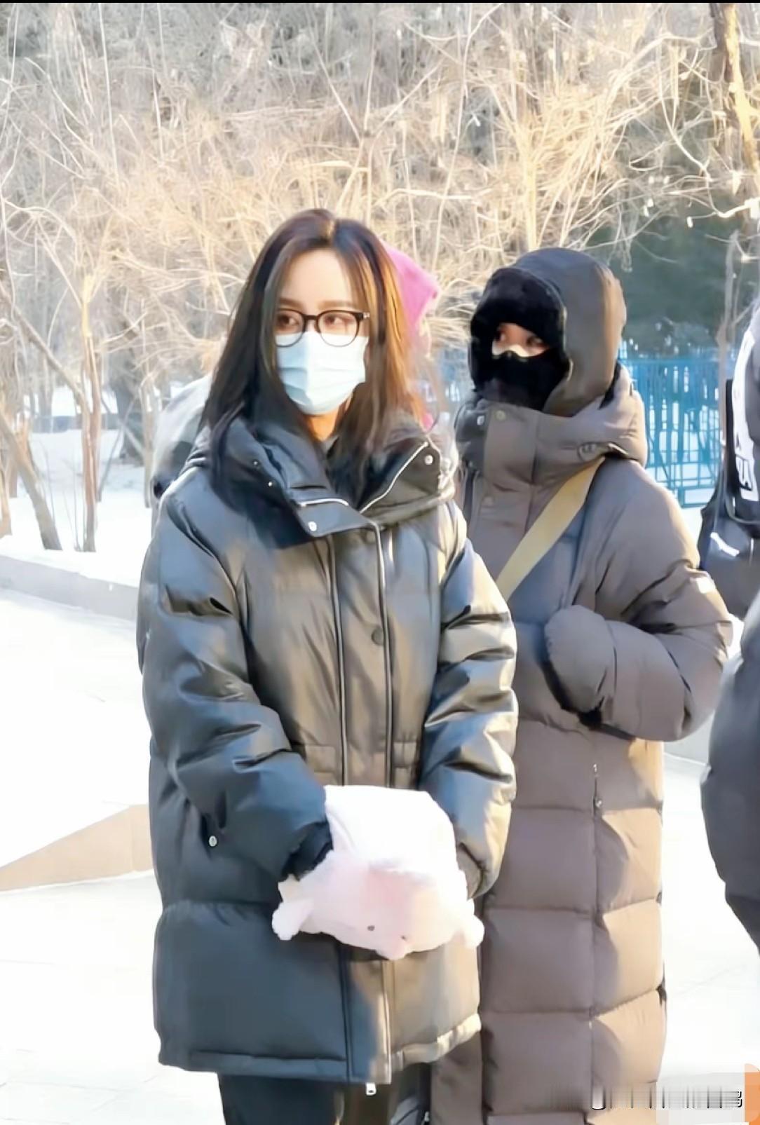 “白嫖”翻车纯属活该！哈尔滨一女生花2600元买的羽绒服，原本打算只穿一次，穿