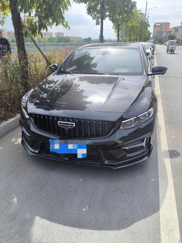 吉利的车机确实不好用1.语音我这台车是有语音控制系统的，但是只能开个窗，开个