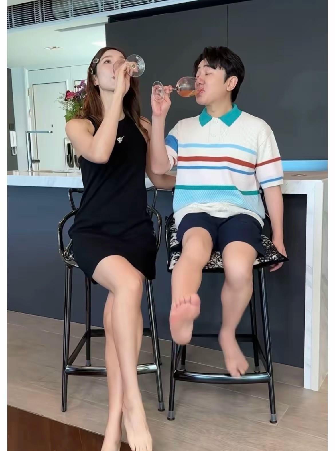 王祖蓝，能娶这么漂亮的媳妇真的是太幸福了。
