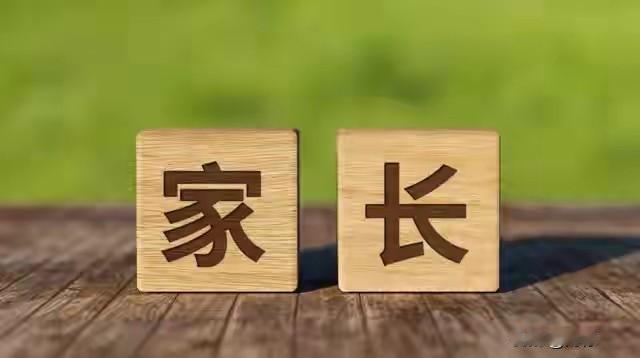 校门口惊现“代沟”名场面！同班同学家长年龄竟相差近30岁，有人刚30，有人已当爷