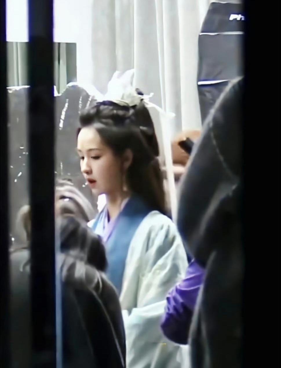 陈都灵客串《剑来》大师姐，路透看上去还不错！她身上真的有股子清冷感，演《剑来