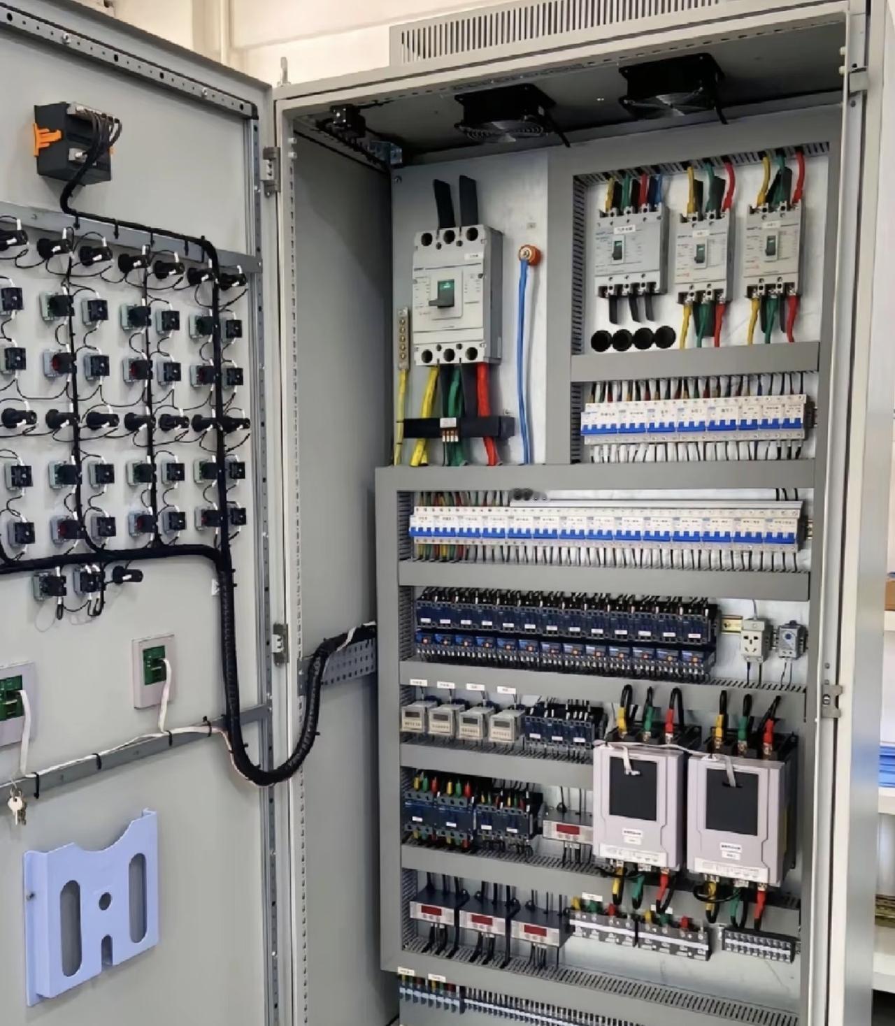 我老板就喜欢白嫖，招装配工要年轻的（年纪不超过25岁）说这个年纪干活速度快，比起