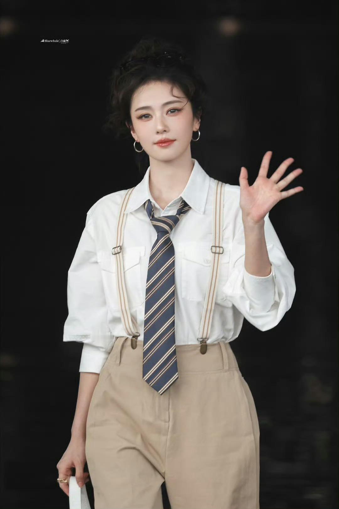 白鹿奔跑吧本次最后一次上班白鹿本月最后一次上班的路透来啦咱们白梦妍属于是睁开眼就