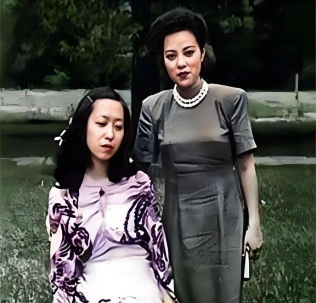 1957年，58岁黄逸梵在英国病重，死前想见女儿张爱玲最后一面，岂料，张爱玲却说