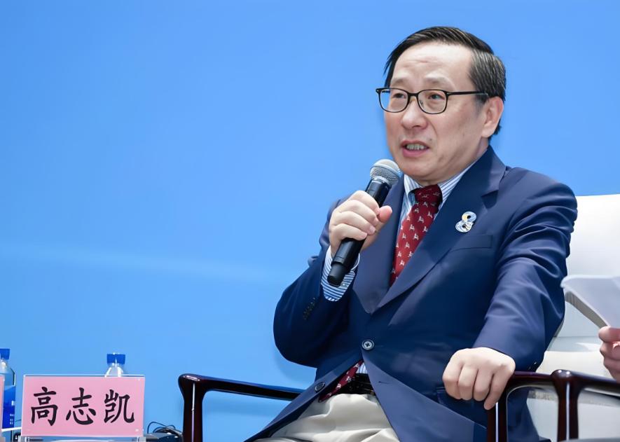 高志凯又放大招了。BBC直播现场，高志凯突然向美国议员抛出一个尖锐问题：“你们非