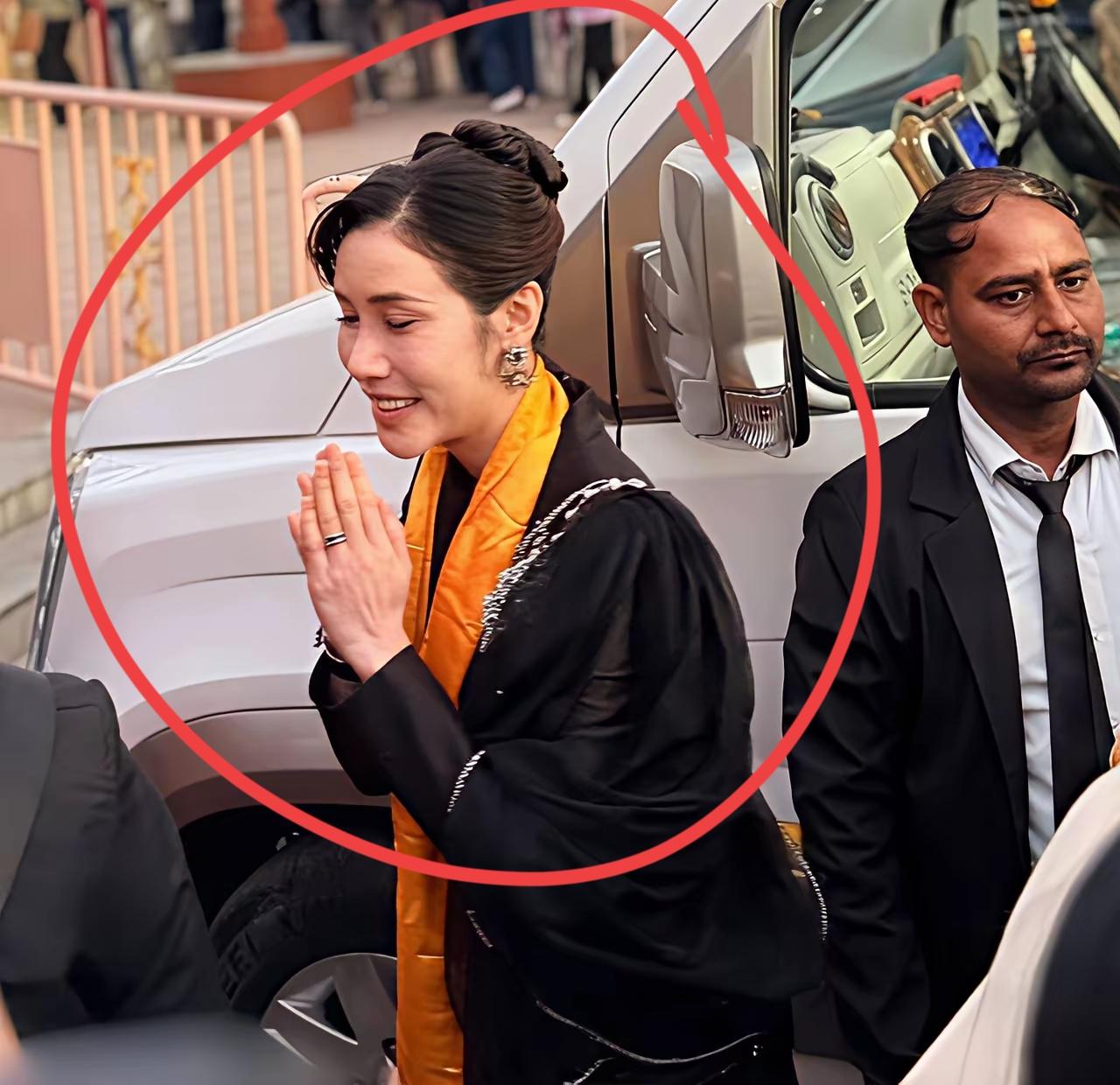 诗妮娜得不到泰王的欢心，原因居然是这几个？近期的诗妮娜，那是活跃得厉害，活动不