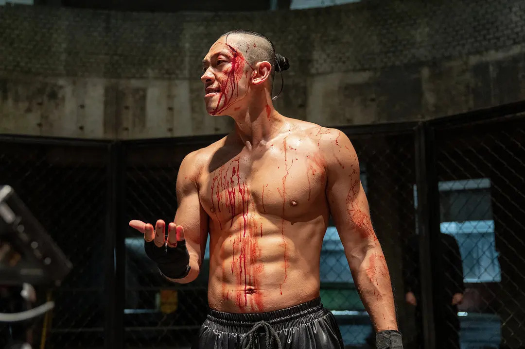 隔壁已经在拍拳拳到头的格斗番我们只有粉底液和童子鸡