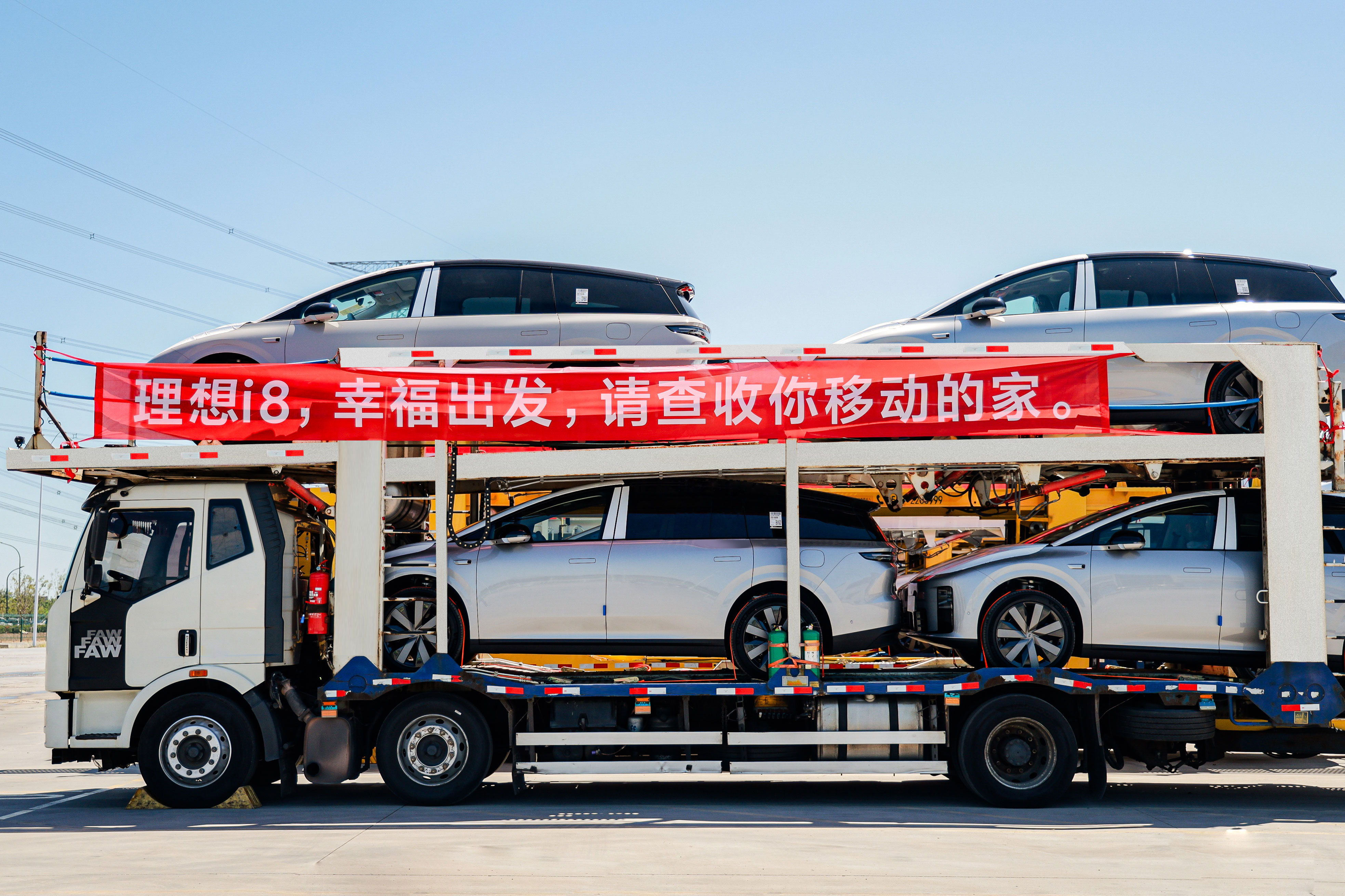 理想i8碰撞测试乘龙卡车事件，最终以李想请乘龙卡车司机吃饭收尾了。可见公关事件还