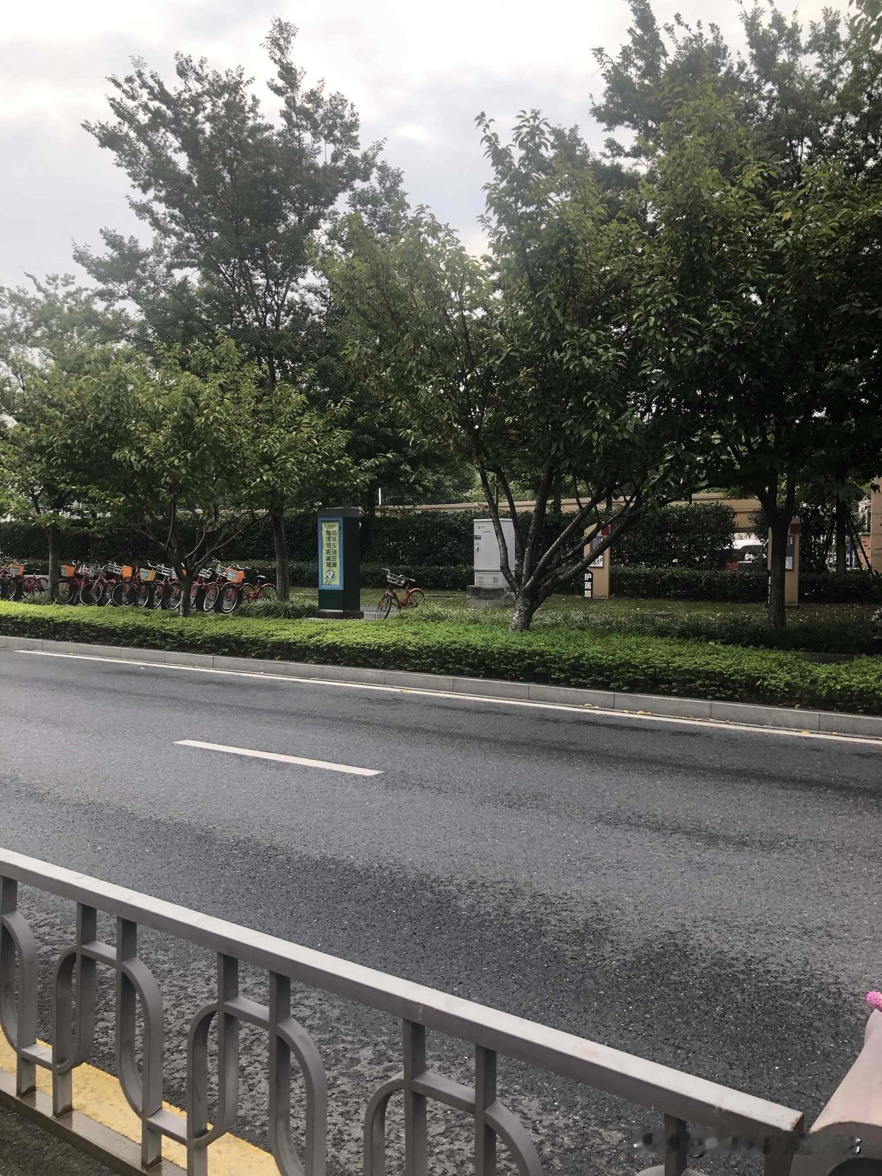 一个初中生的宝妈给教育局提出三个建议：1.能不能让孩子5.30分放学，因