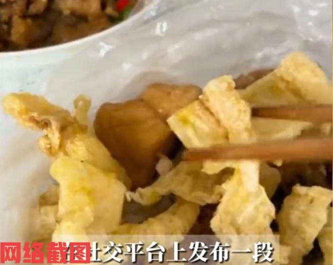 广东深圳有女子的姑姑到家做客。由于女子当时不在家中，女子的姑姑便自行在家里帮