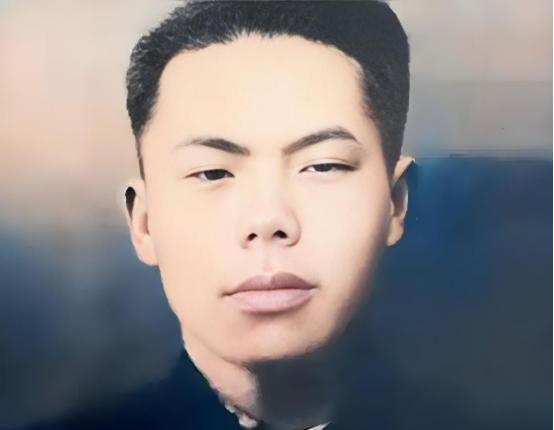 1952年，志愿军战士倪祥明睡不着，便出去巡逻，突然，山下竟传来了铁器的叮当声，