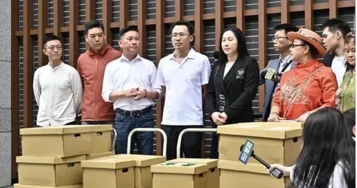 罢免民进党立委吴思瑶团队今天下午1时前往台北市选委会送交第二阶段连署书，但由于送