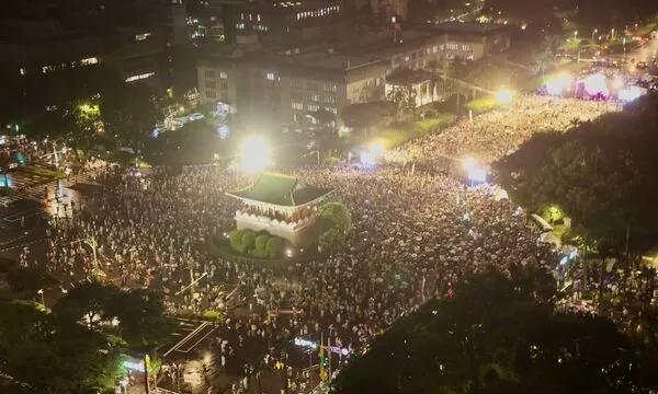 绿营罢团宣称今晚10万人上凯道绿营罢团今晚（24日）在凯道举办造势晚会，并