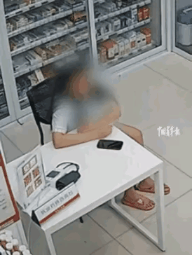 太厉害了!近日，浙江杭州一药师正在药店坐着，突然来了一位女生，她描述完病情等药师