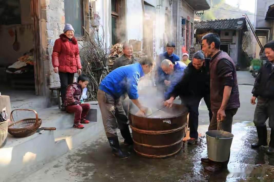 合川年猪宴的爆火，是什么原因？本人认为，有4个必然的条件，每一个条件是缺一不少