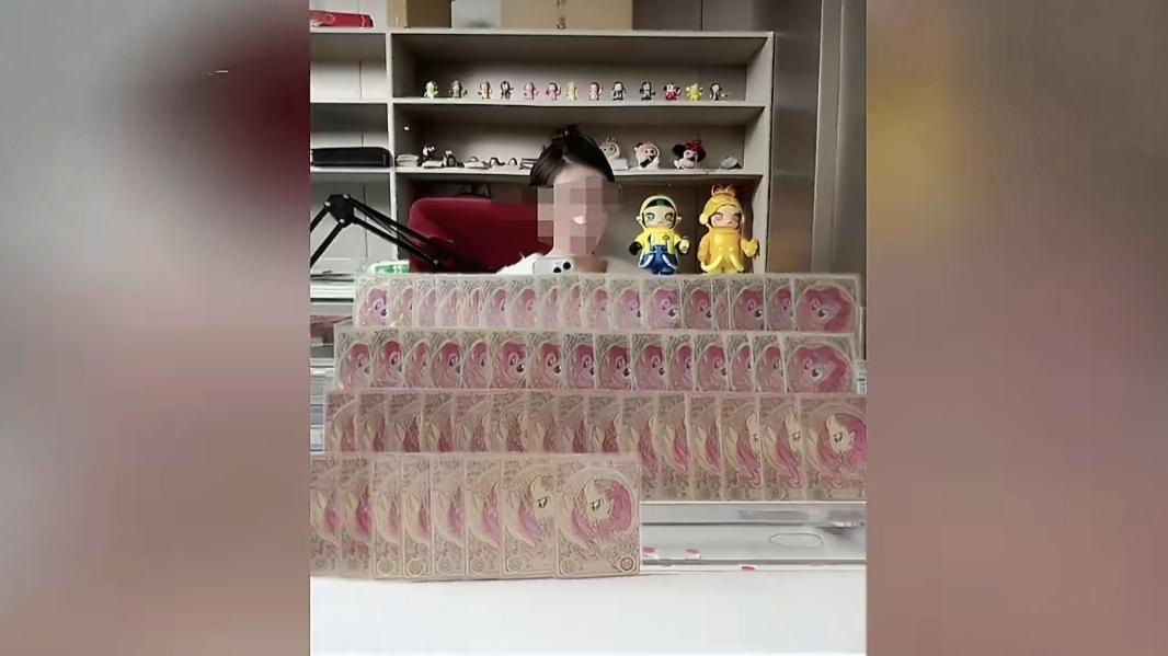 19岁女孩挪用1700万公款打赏主播，父亲无奈含泪带她自首。郑州的朱先生，今