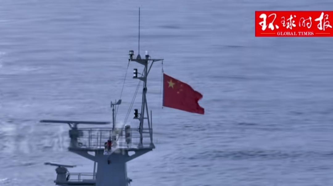 据来自环球的消息，国庆节来临之际，中国海警，在黄岩岛海域举行了升旗仪式，这