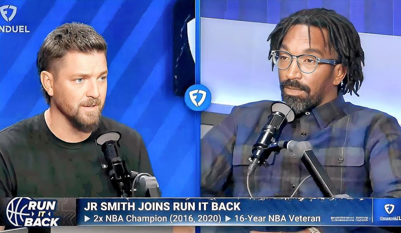 湖人名宿JR-史密斯真敢说啊！直言库里是史上最伟大的控卫。近日，两届NBA总