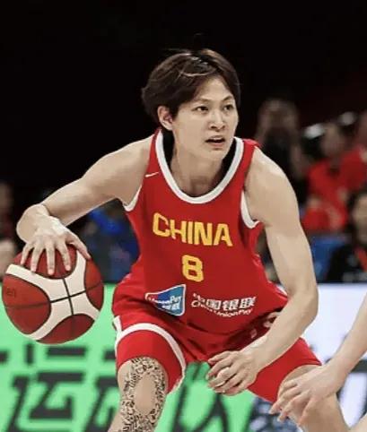 没有李梦之后，给张子宇传球的任务可能要交给杨力维和黄思静了！李梦落选女篮亚洲杯