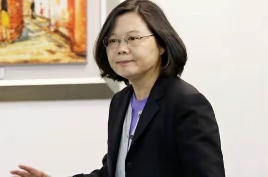 台湾地区“前领导人”蔡英文发表声明，蔡英文7月31日找了家外国杂志说话。她对