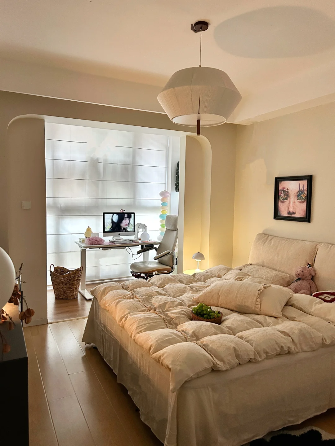 听我说，10㎡连阳台卧室这样布置太绝了！