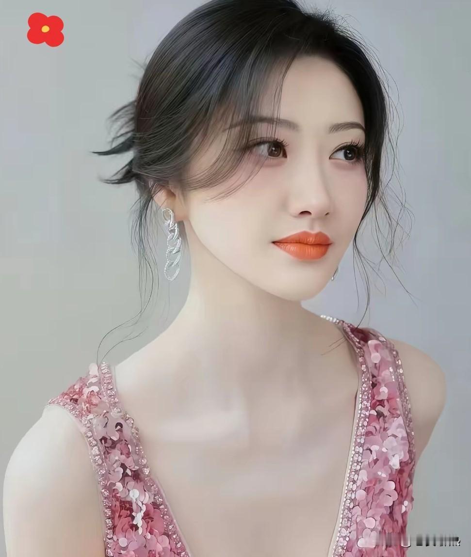 我有个追星的朋友，私下见过景甜，她说了句大实话，她说，景甜根本不是电